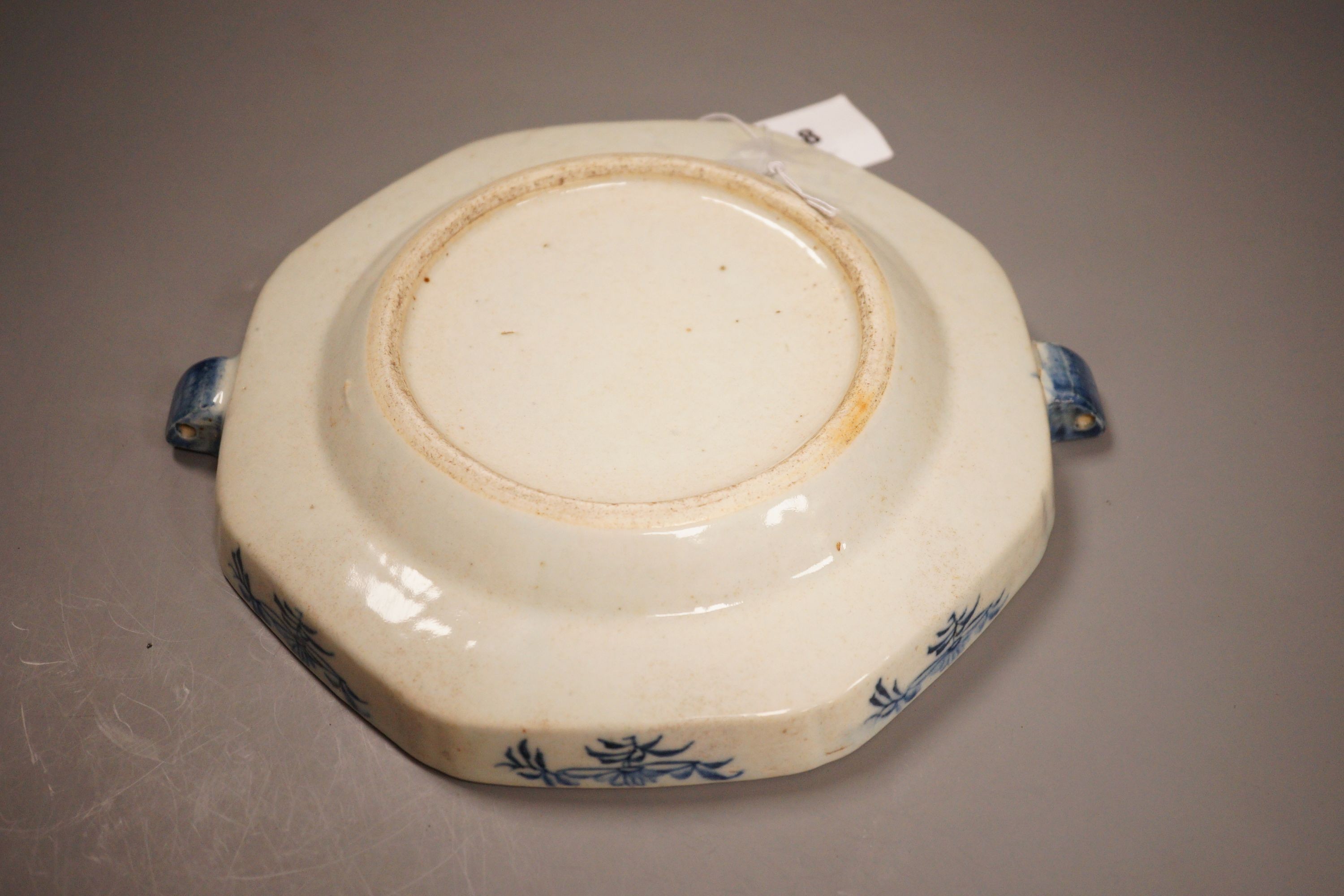 A 19th century Chinese blue and white warming plate, 26cm